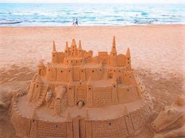 Sand art on the costas - Van Dam Estates