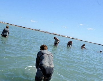 El efecto curativo de los baños de barro del Mar Menor - Van Dam Estates