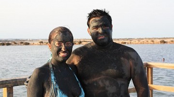 The healing effect of Mar Menor's mud baths - Van Dam Estates