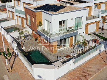Centrally located spacious villa in San Pedro - Van Dam Estates