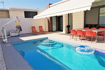 Wheelchair-friendly villa with private pool (elevator) in Pilar de la Horadada - Van Dam Estates