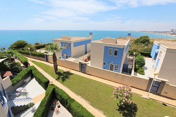 Apartamento de lujo con vistas al mar en Cabo Roig ?> - Van Dam Estates