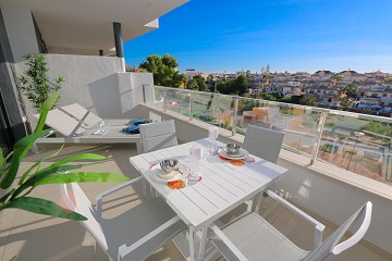 Lujoso y atractivo apartamento orientado al sur en Flamenca Village Resort - Van Dam Estates