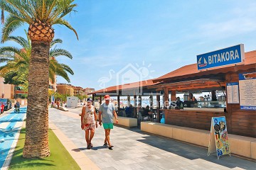 Helles, attraktives Haus in der Nähe des Boulevards und des Strandes ?> - Van Dam Estates