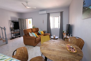 Wunderschön renoviertes Reihenhaus mit 2 Schlafzimmern in La Zenia - Van Dam Estates