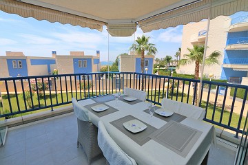 Apartamento con vistas al mar in Cabo Roig ?> - Van Dam Estates