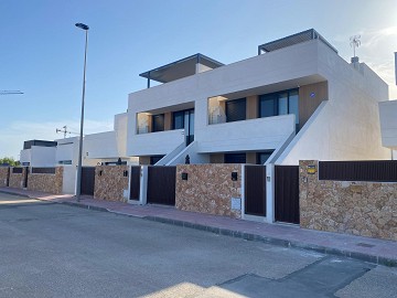 Luxuriöser Bungalow Hakuna Matata in Santiago de la Ribera ?> - Van Dam Estates