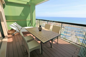 Apartamento con vista al mar en Mil Palmeras - Van Dam Estates