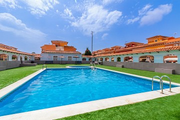 Amplia casa adosada en Torrevieja - Van Dam Estates