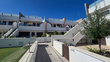 Ático moderno con gran solárium y vistas al mar ?> - Van Dam Estates