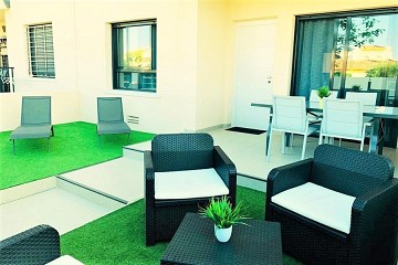 Moderne Wohnung mit sonniger Terrasse in Mil Palmeras - Van Dam Estates