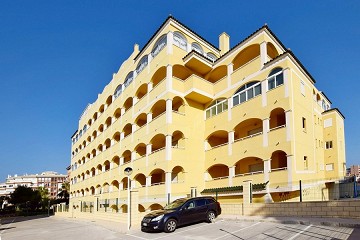 Sfeervol appartement met riant balkon in Torrevieja ?> - Van Dam Estates