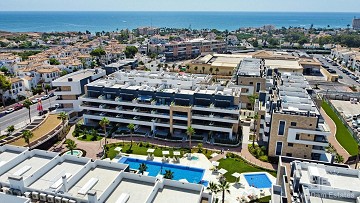 Apartamento con amplio balcón y vista a la piscina en Flamenca Village - Van Dam Estates