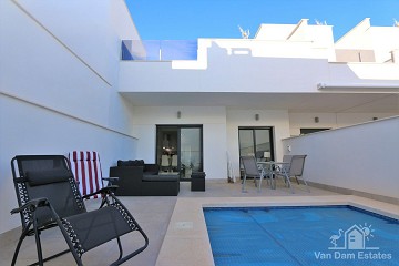 Gelijkvloerse woning met verwarmd zwembad in Pilar de la Horadada ?> - Van Dam Estates
