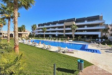 Apartamento resort Flamenca Village con amplio balcón - Van Dam Estates