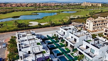 Geschakelde villa dichtbij golf in Los Alcázares - Van Dam Estates