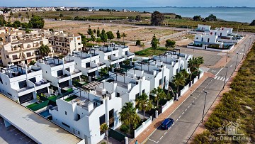Geschakelde villa dichtbij golf in Los Alcázares ?> - Van Dam Estates