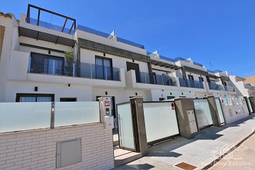 Encantadora casa familiar en el centro de San Pedro del Pinatar - Van Dam Estates