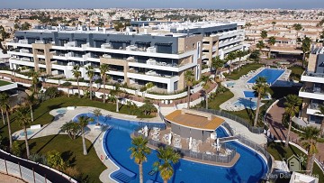 Apartment mit großem Balkon und Poolblick im Flamenca Village Resort - Van Dam Estates