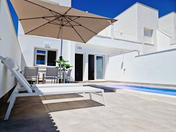 Elegante casa con piscina en San Pedro del Pinatar ?> - Van Dam Estates