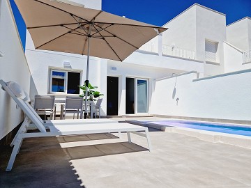 Stijlvolle woning met zwembad in San Pedro del Pinatar ?> - Van Dam Estates