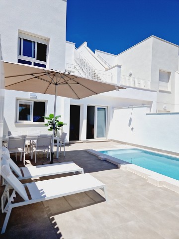 Elegante casa con piscina en San Pedro del Pinatar - Van Dam Estates