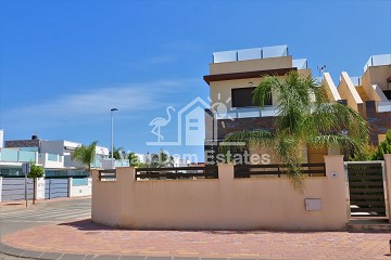 Villa with private pool in San Pedro del Pinatar ?> - Van Dam Estates