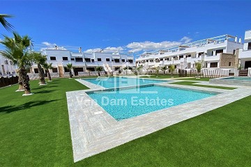 Apartamento familiar en planta baja muy cerca de la playa y los restaurantes. ?> - Van Dam Estates