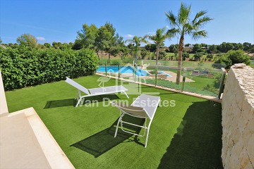 Campo de golf con vista panorámica y piscina en Lo Romero - Van Dam Estates