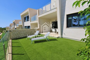 Campo de golf con vista panorámica y piscina en Lo Romero - Van Dam Estates