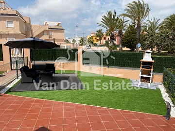 Ground floor apartment with spacious garden in Punta Prima - Van Dam Estates