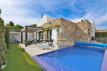 Preciosa villa con piscina privada en Lomas de Cabo Roig - Van Dam Estates