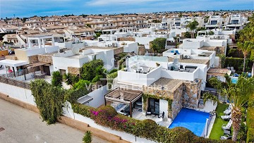 Schöne Villa mit privatem Pool in Lomas de Cabo Roig - Van Dam Estates